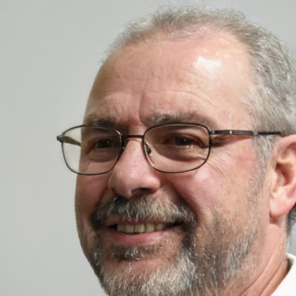 Retrato profesional de instructor especializado en análisis financiero