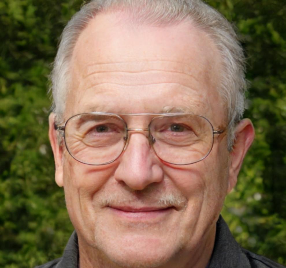 Retrato profesional de experto en modelado financiero industrial